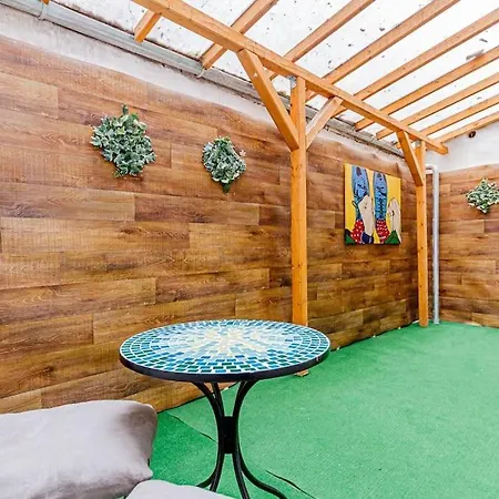 Desert Eagle Garden By Nw Lejlighed Budapest